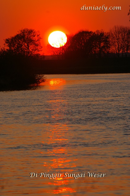 sunset-di-pinggir-sungai-di-Jerman